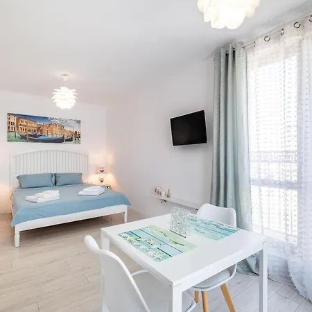 17, Cabacum Beach Apartment Warna